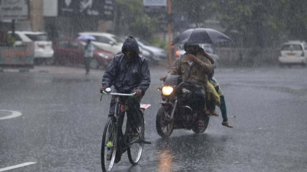 How is Mocha Cyclone forming in the Bay of Bengal and How it will affect the weather in Tamil Nadu? 