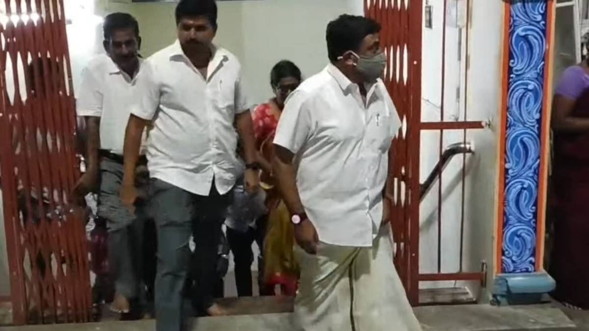 what happen Finance Minister PTR Palanivel Thiagarajan visited Palani Murugan Temple? 