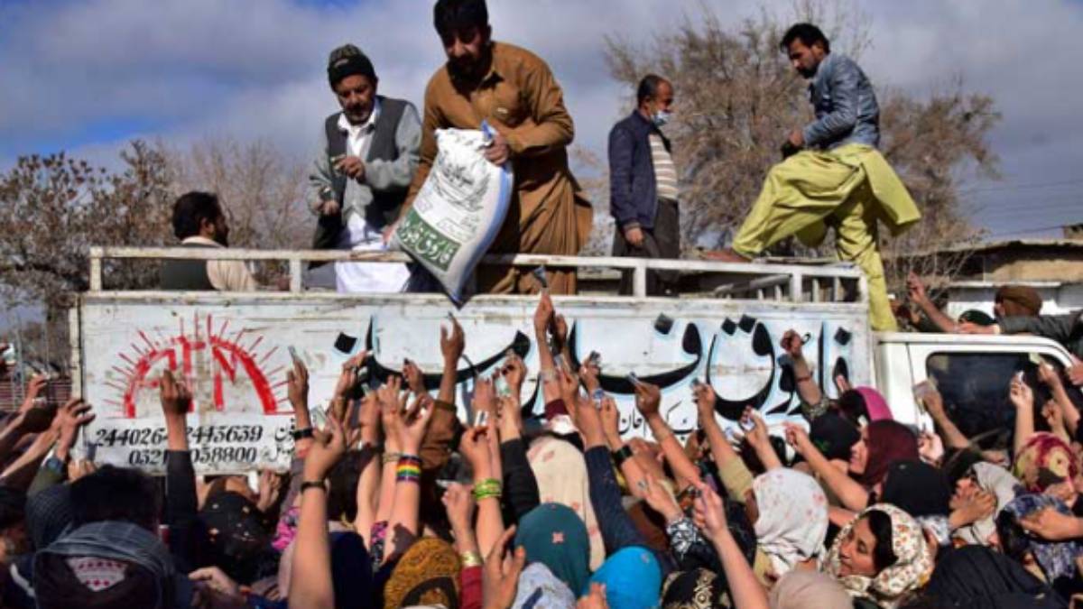 Due to economic crisis in Pakistan 8,000 hajj seats returned to Saudi Arabia 