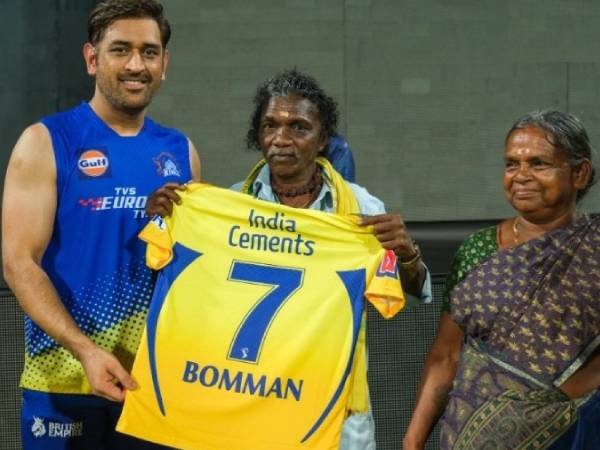  CSK Captain MS Dhoni Meets Bomman-Belli couple who acted Oscar winning the Elephant Whisperers 
