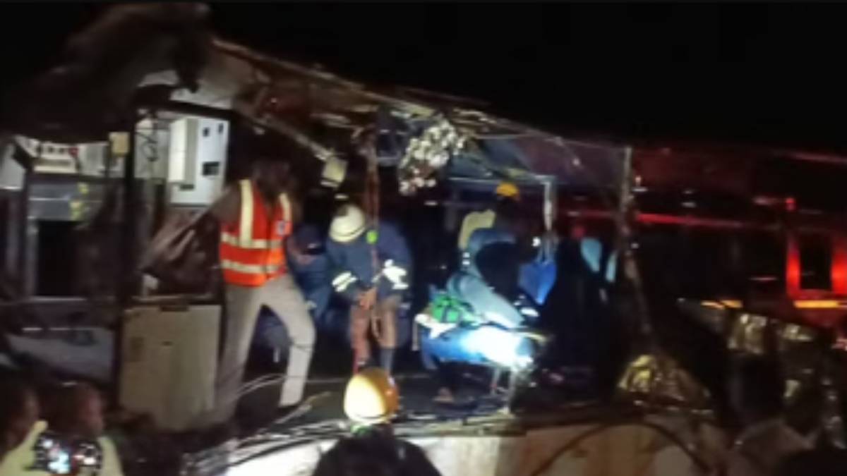 Thiruvarur: government luxury bus collides with tanker truck 4 dead 26 injured in accident
