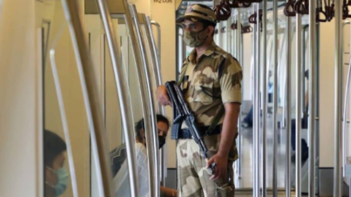  What Police plan to stop bad activities in Delhi Metro coaches