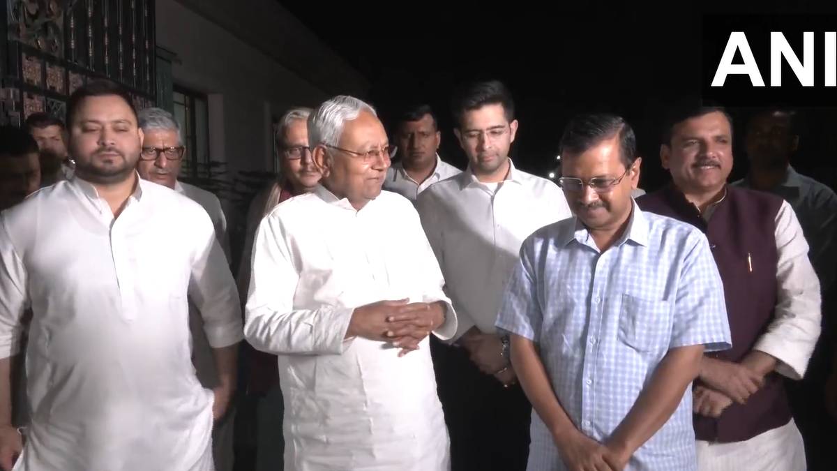  Bihar Chief Minister Nitish Kumar meets meets Delhi Chief Minister Arvind Kejriwal 