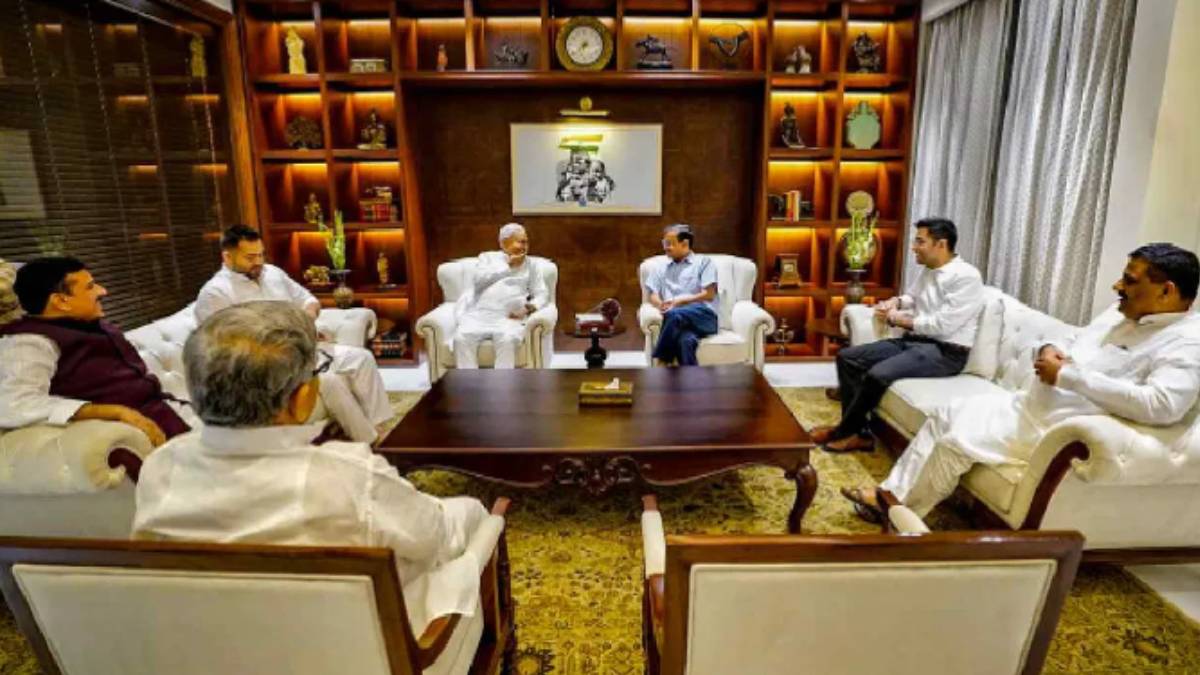  Bihar Chief Minister Nitish Kumar meets meets Delhi Chief Minister Arvind Kejriwal 