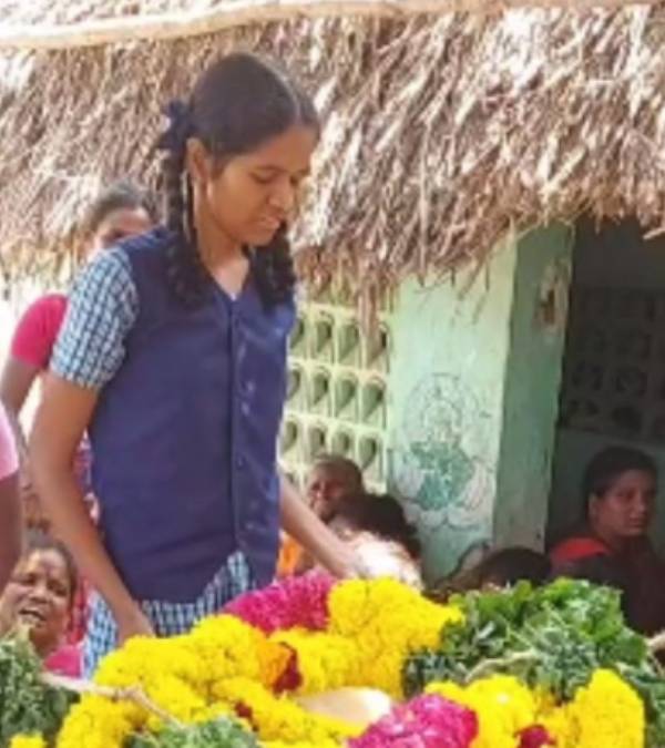 Dindigul Nandhini praises Cuddalore Girija Dindigul Nandhini praises Cuddalore Girija