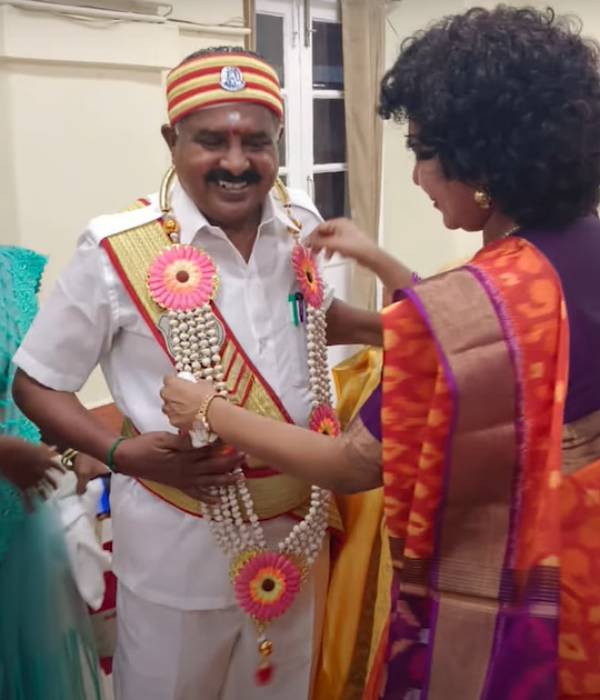 Pudukottai Tabedar Anbazagan praised former collector Kavitha Ramu for opening car door 