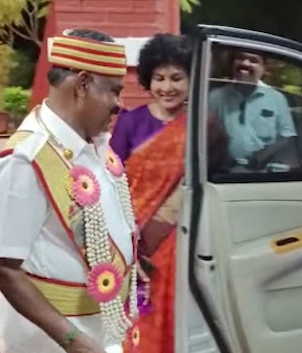 Pudukottai Tabedar Anbazagan praised former collector Kavitha Ramu for opening car door 