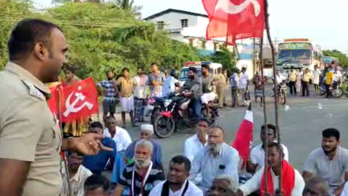Protest against government doctor wearing hijab, Roadblock to arrest BJP executive in Tirupundi 