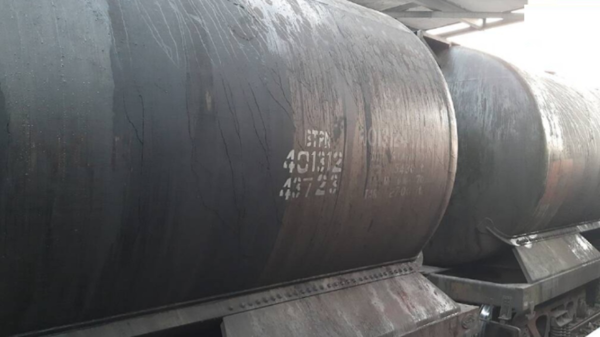 What is the issue as $300 million dividends of Indian oil PSUs are stuck in Russia