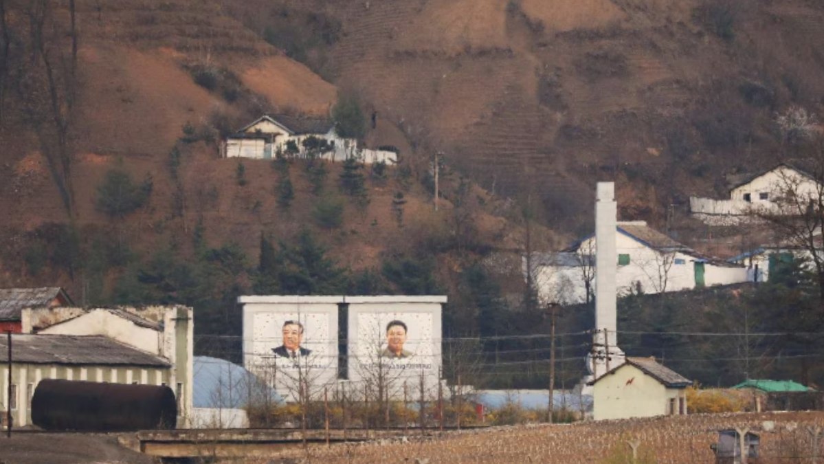 North Korea building a massive wall along china Russia border, since 2020 