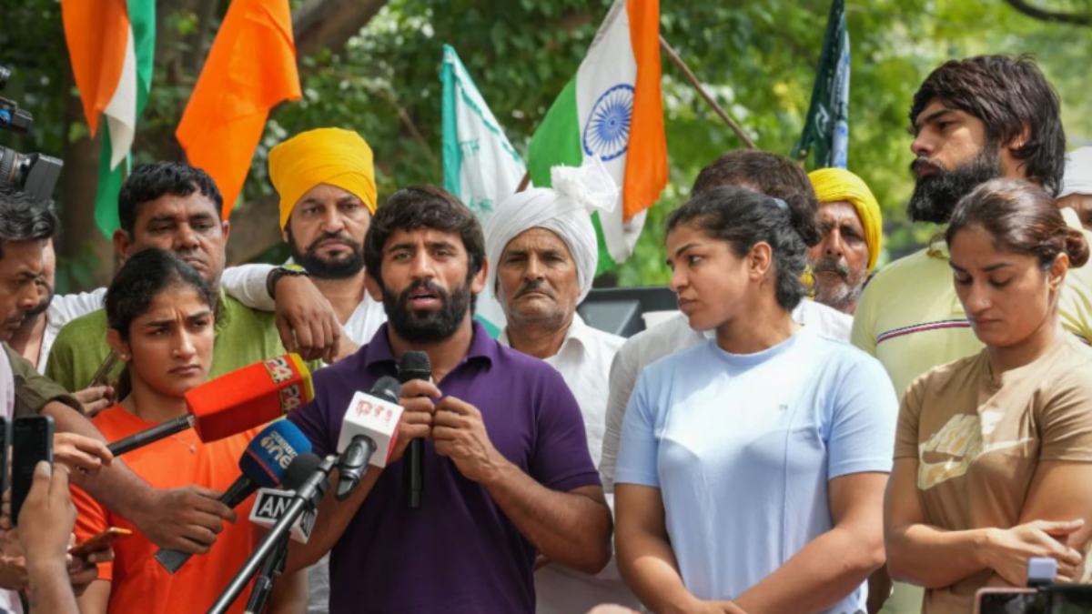 IT Cell Spreading...: Bajrang Punia on edited pics of Wrestlers after being arrested in Delhi 