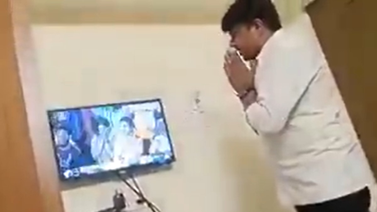 csk vs gt tata ipl final memes : a meme video of Chennai super kings fan storm on internet 