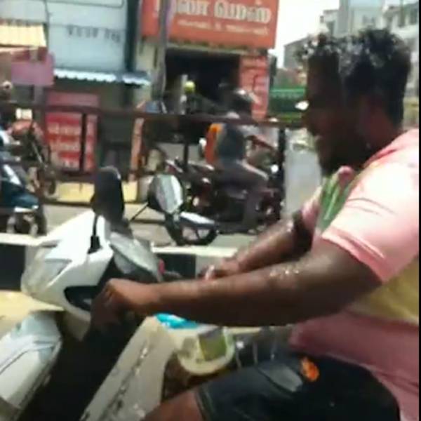 Tanjore youth arrested for bathing on the road while riding a bike - video goes trend 