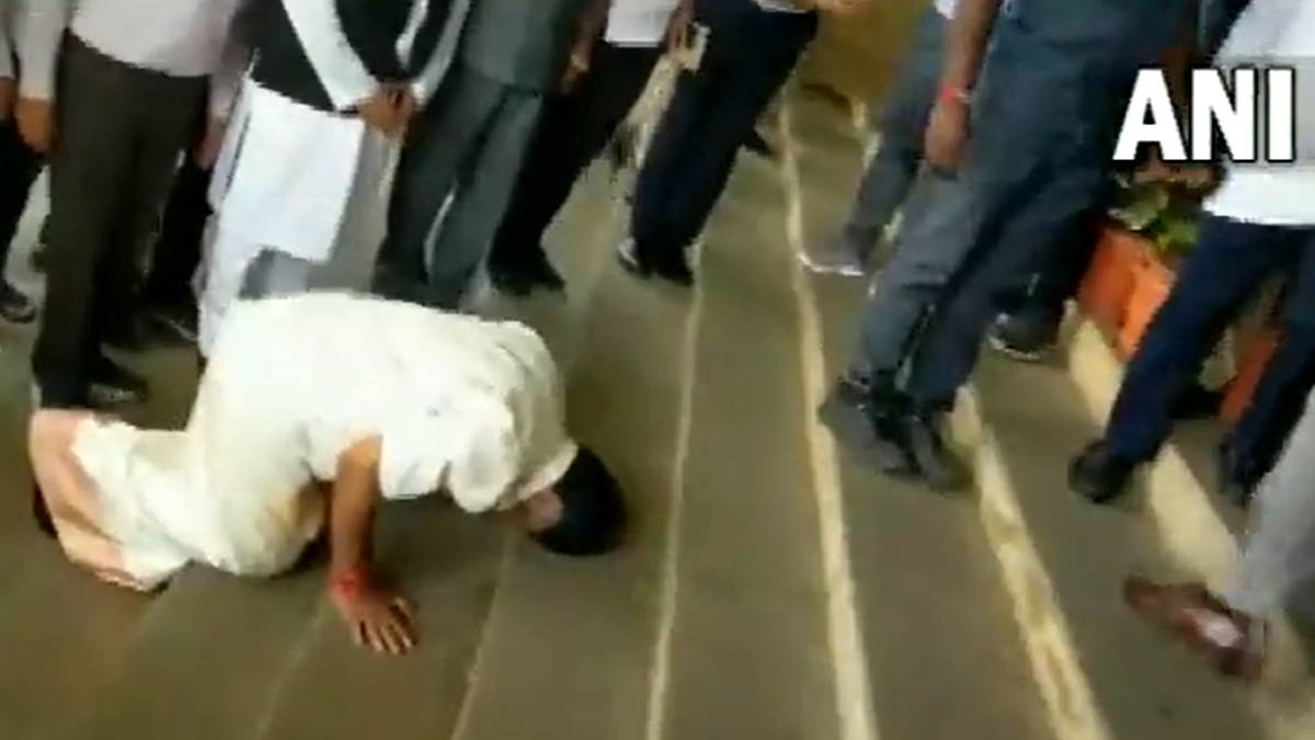 Karnataka Deputy CM DK Shivakumar bows down and touches the steps of Vidhana Souda in Bangalore 