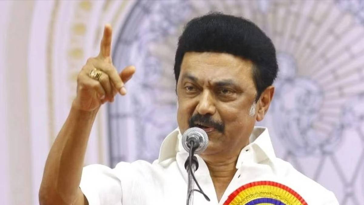 No Need bouquet, Give books: Karnataka CM Siddaramaiah follows the M.K. Stalin - Modi No Need bouquet, Give books: Karnataka CM Siddaramaiah follows the M.K. Stalin - Modi