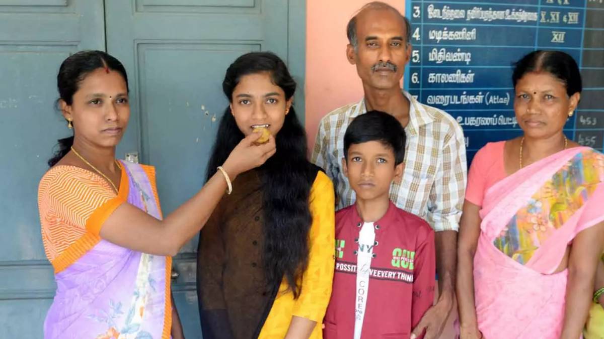 Do you know what will be the least mark got by Dindigul Nandhini? 