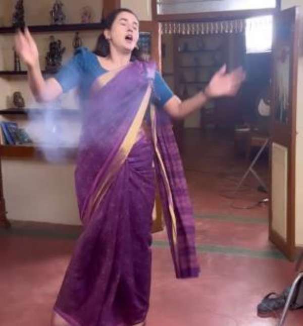 Making video of KAYAL Chaitra reddy post insta page 