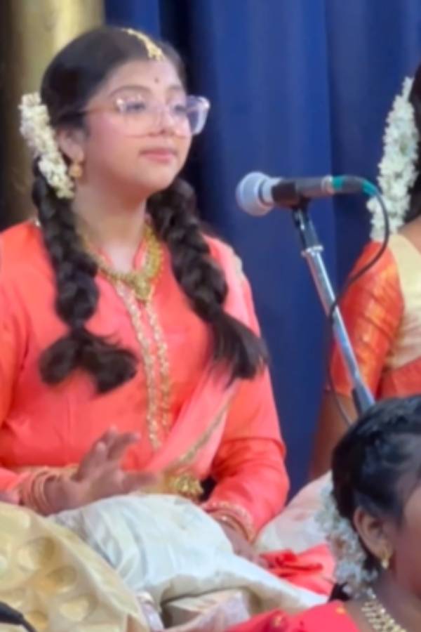 actress Rambas daughter singing a song at a school function of Video