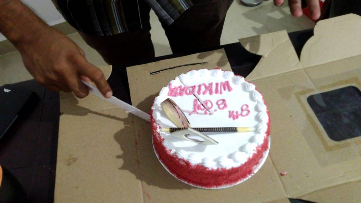 4 arrested for spreading cake on a minor girl in compulsion 