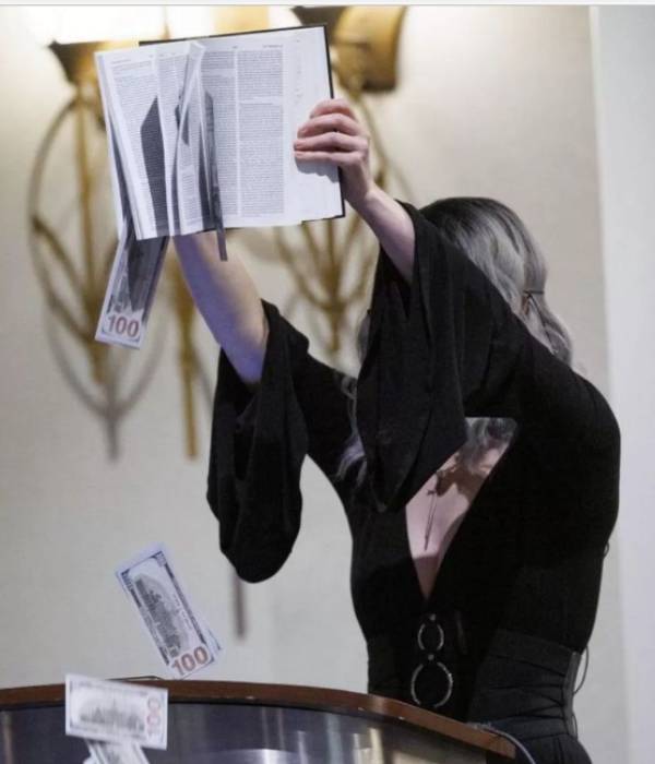 satancon: satanic temple who are these people who tear out bible pages and wear the cross upside down 