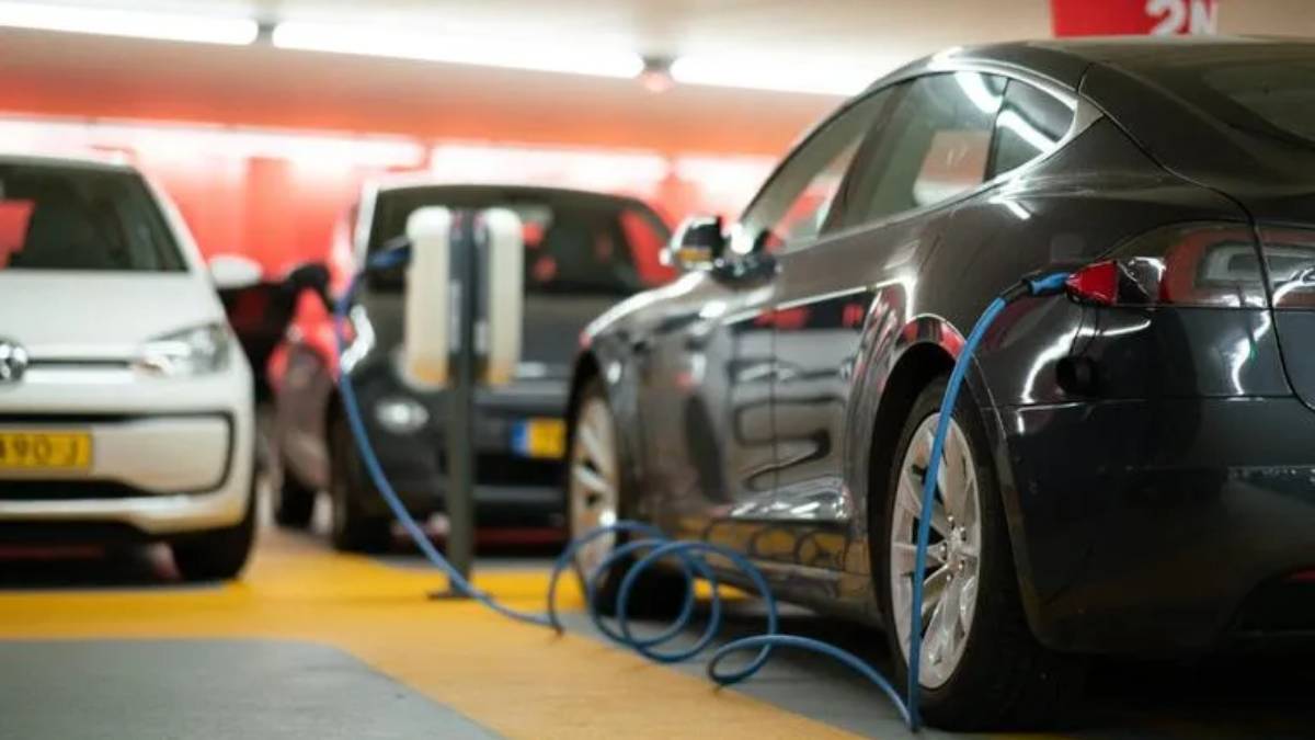The Uttar Pradesh government has announced a series of offers to encourage the use of electric vehicles 