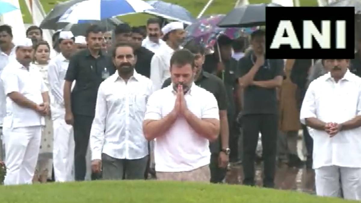 Rahul Gandhi and Mallikarjuna Kharge Tribute at Jawaharlal Nehru Memorial