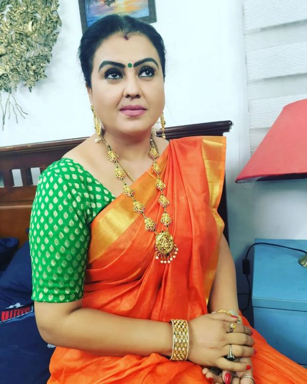 Actress Sona why reason to quit Zee Tamil Maari serial