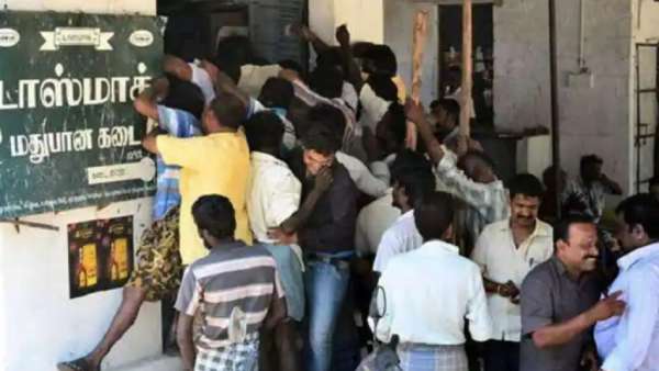 Aadhaar number should be procured to those who buy Liquor - Vanathi Srinivasan