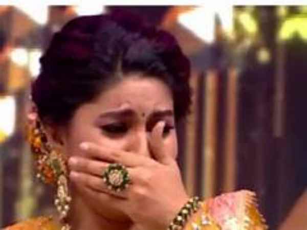 Actress Sneha who cried on stage Because she is a woman, it was difficult for the family 