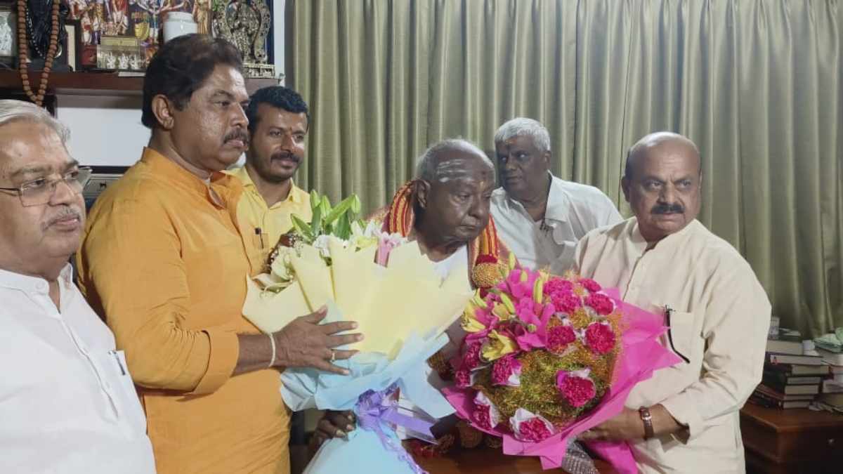 Amid of Congress tussle BJP and JDS parties have decided to work together in Karnataka? Amid of Congress tussle BJP and JDS parties have decided to work together in Karnataka?