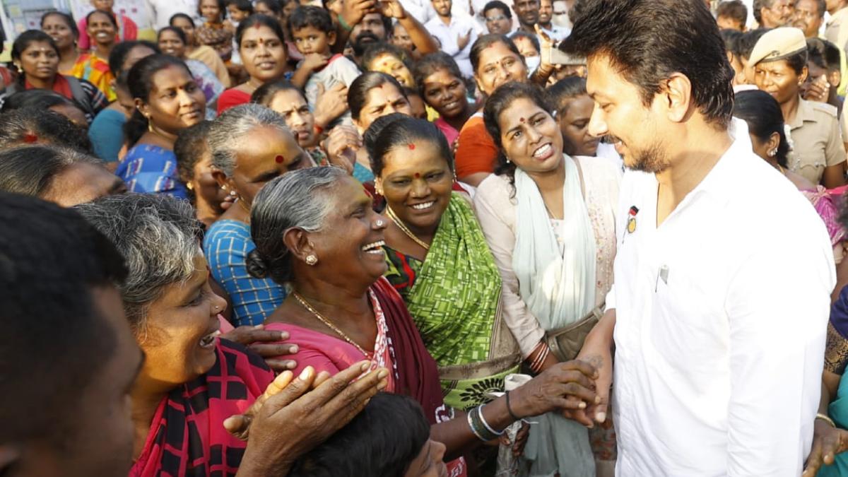  udhayanidhi stalin open electricity bill payment center in Tiruvallikeni Ice House area in Chennai 