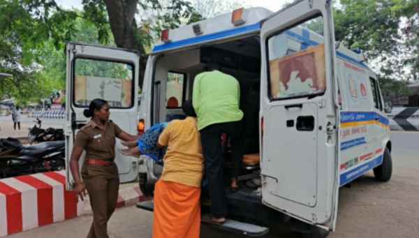 Trichy : A mother who threw dirt on her daughter who got married for love and cursed her 
