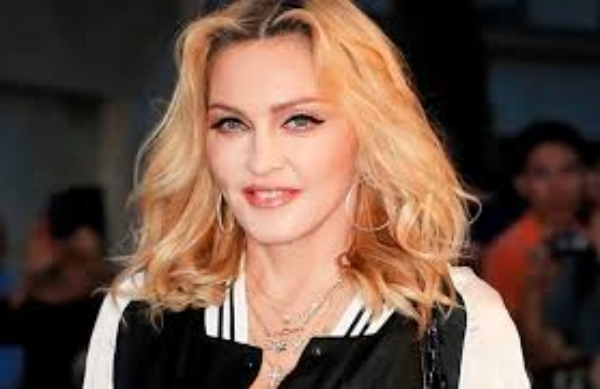 Famous pop singer madonna hospitalized with serious infection 
