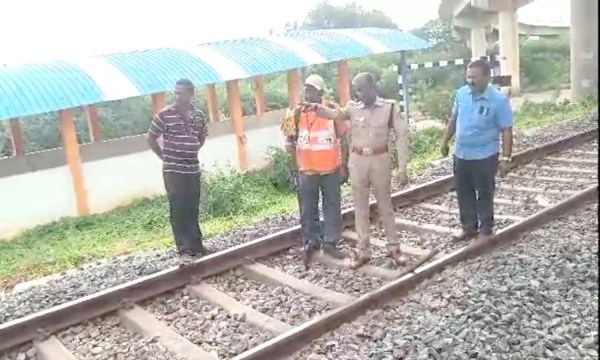 Mysterious persons put tyres on train track in Trichy: Kanyakumari Express train power cable cuts 