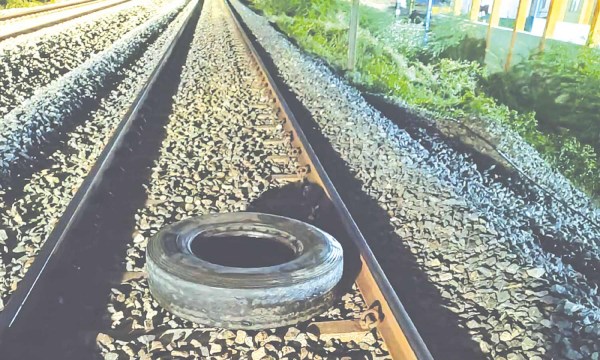 Mysterious persons put tyres on train track in Trichy: Kanyakumari Express train power cable cuts 