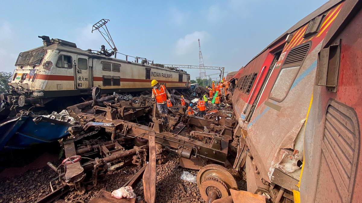 Soldiers who were traveling in coromandel train engaged in rescue operations and saved many passengers lives Soldiers who were traveling in coromandel train engaged in rescue operations and saved many passengers lives