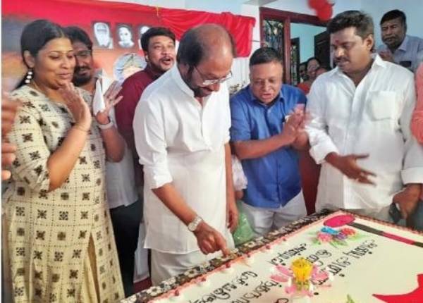 Trichy Siva Birthday! Son-in-law Karathe Muthukumar showing mass for uncle! Supporters who avoided KN Nehru image Trichy Siva Birthday! Son-in-law Karathe Muthukumar showing mass for uncle! Supporters who avoided KN Nehru image