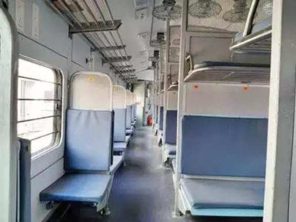 Do you know why the general compartment is at the first and last in the train? 