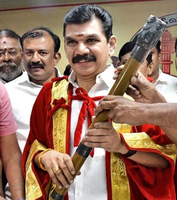The posters put up criticized against Tirunelveli Corporation Mayor Saravanan 