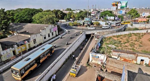  What is the problem in Coimbatore Avinashi road flyover as it needs Additional land