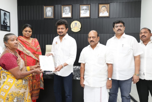 Minister Udhayanidhi Stalin has provided free houses to 20 homeless families 