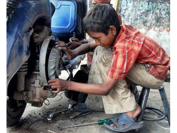 Minister C.V.Ganesan organized a training workshop for all dept officers to make Tamilnadu a child labor free state. Minister C.V.Ganesan organized a training workshop for all dept officers to make Tamilnadu a child labor free state.