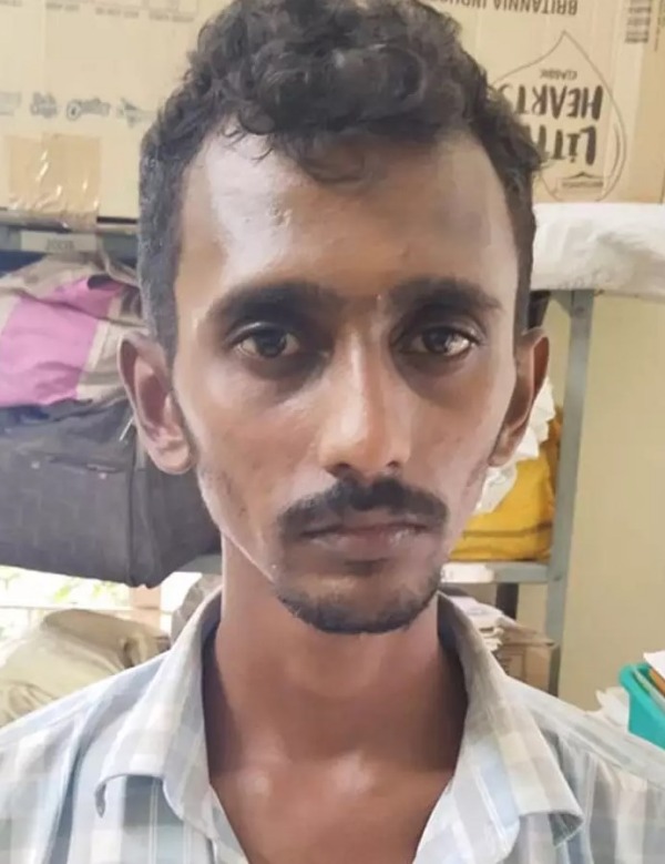 A driver who was driving a college bus to drink alcohol in Erode met with an accident 