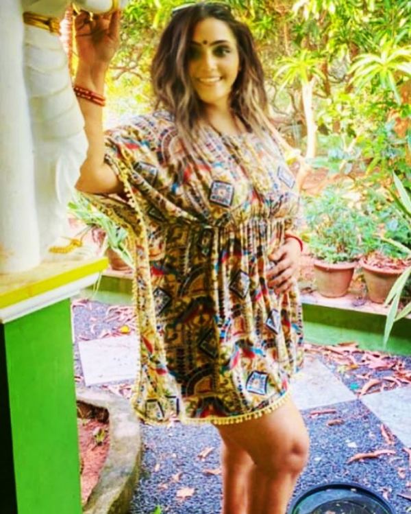 Fathima Babu wears short skirt and looks awesome Fathima Babu wears short skirt and looks awesome