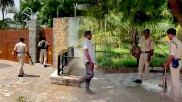 IT raid continues for seventh day : income tax officials targets contractor sankar anand 