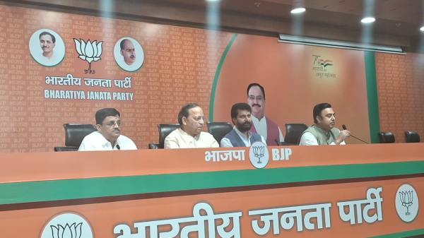 AIADMK Former MP Maitreyan has joined BJP today 