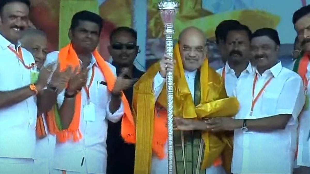 வேலூர் ‘சீட்’ இவருக்குதானாமே.. அமித் ஷாவுக்கு செங்கோல் + ஐஸ்.. அப்போ