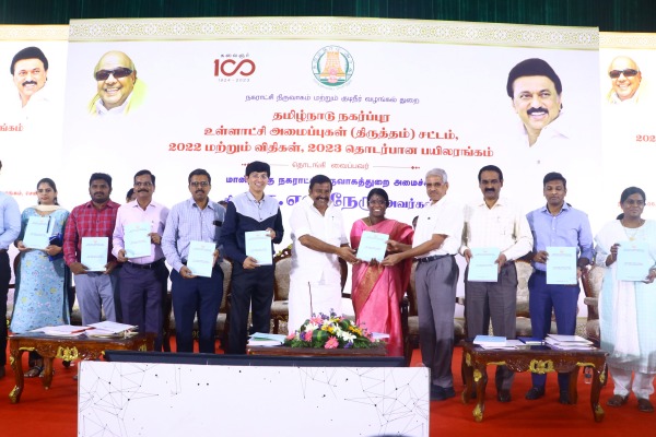  Minister KN Nehru stopped his speech when he saw an officer sleeping while speaking at a government function 