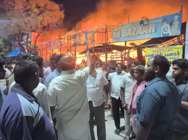 Terrible fire accident in tirupur baniyan market: 50+ shops are completely gutted 