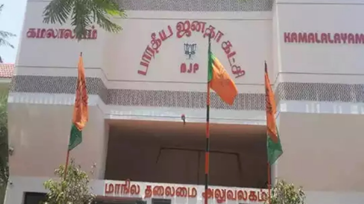 BJP Top leader conducted a secret pooja at his room in Kamalalayam today BJP Top leader conducted a secret pooja at his room in Kamalalayam today